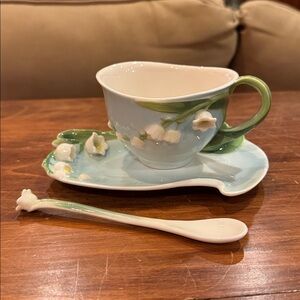 NWOT Two’s Company Teacup Saucer Spoon Set Garden Tea Cottagecore Lily Of Valley